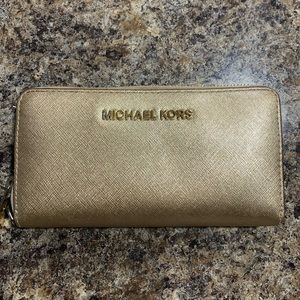 Michael Kors Jet Set Travel Pale Gold Large Wallet
